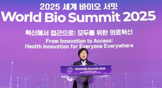 개회사하는 정은경 보건복지부 장관