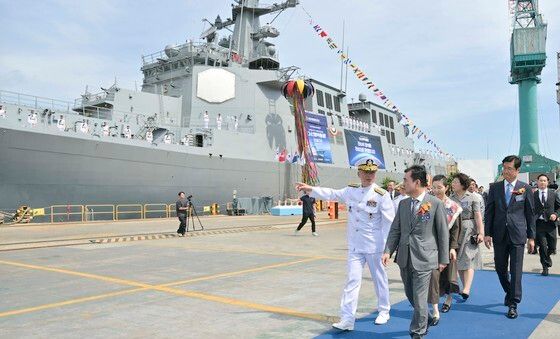 다산정양용함 둘러보는 안규백 국방부장관