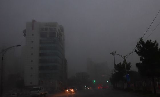 한 밤중으로 변한 포항