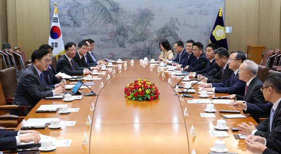 중국 기업인들과 대화하는 우원식 의장