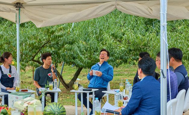 미소 짓는 이재명 대통령