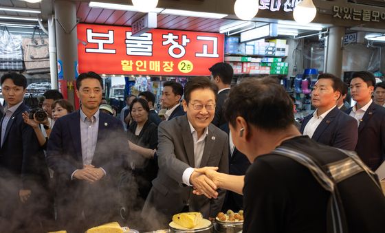 전통시장 방문한 이재명 대통령