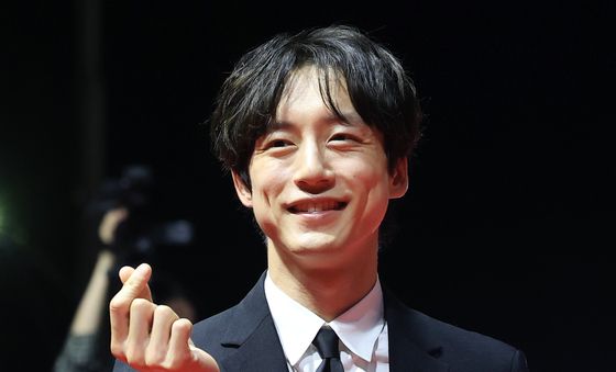 사카구치 켄타로, 양다리 논란 속 부산영화제 나들이