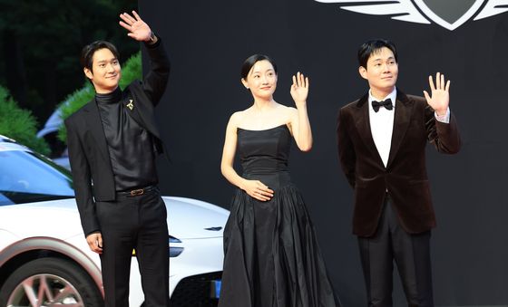 부산 찾은 고경표·위지원·류경수