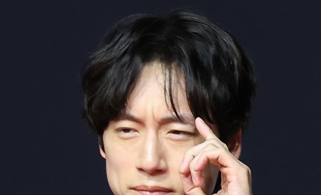 양다리 논란 속 부산영화제 찾은 사카구치 켄타로