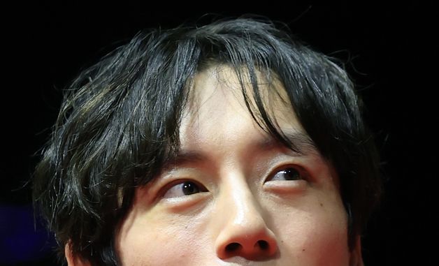 긴장한 사카구치 켄타로