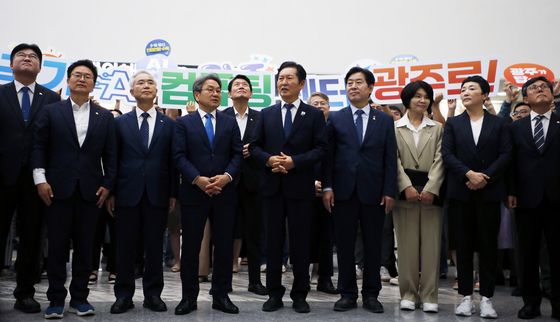 인사하는 정청래 당 대표