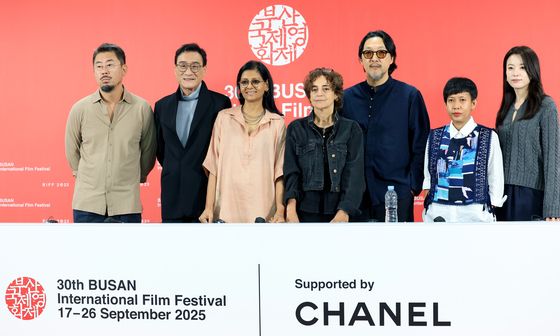 제30회 부산국제영화제 경쟁 심사위원 한 자리에