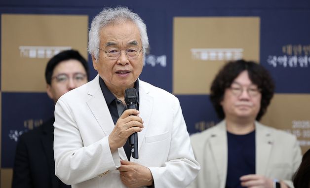 인사말 하는 박범훈 축제추진위원장