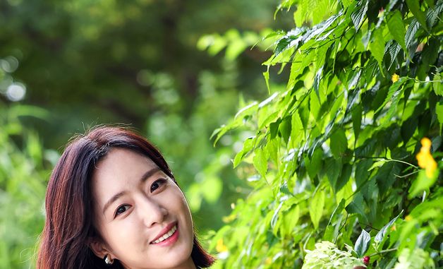 함은정, 샤랄라 미소