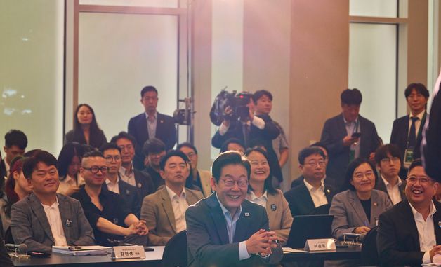 청년 스타트업 상상콘서트 참석한 이재명 대통령