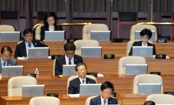 김영훈 고용노동부 장관, 대정부 질문 답변