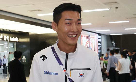 “우상혁, 은메달의 영광 안고 금의환향