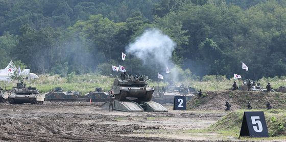 '적진으로 돌격'