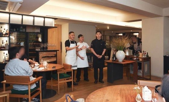 신세계百, 국내 최초 미쉐린 3스타와 손잡고 '10초 완판'