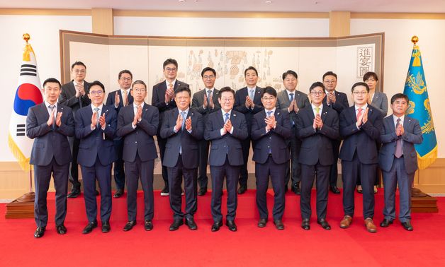 증권사 리서치센터장 만난 이재명 대통령