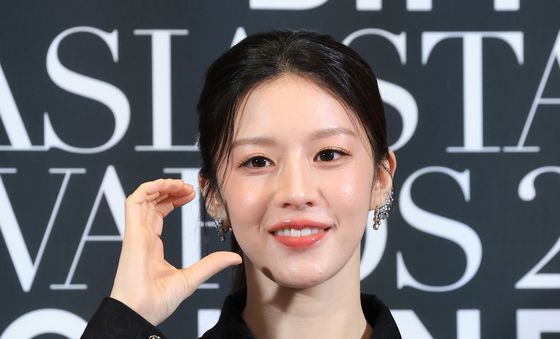 고윤정, AI 볼 하트