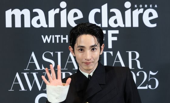 이수혁, 한 번 보면 잊혀지지 않는 눈빛