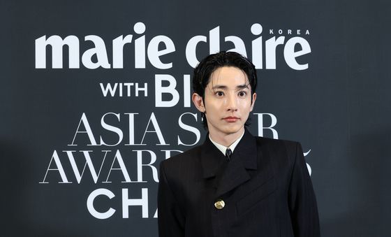 이수혁, 훤칠 미남