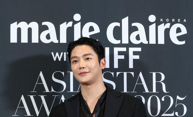 로운, 엄지척 비주얼