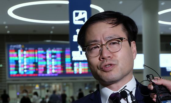 취재진 질문에 답하는 여한구 통상교섭본부장