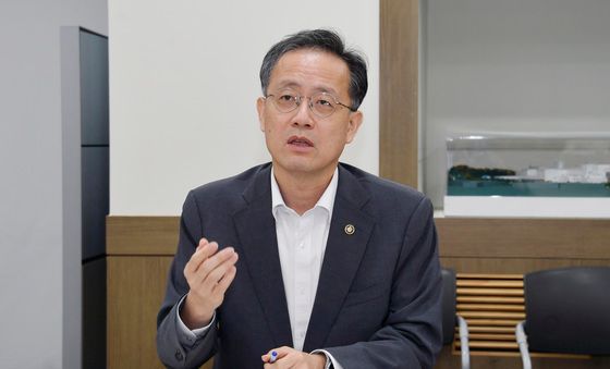 제58차 물가관계차관회의 주재하는 이형일 차관