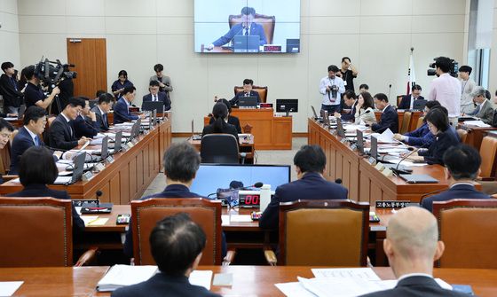 환노위 '근로자의 날, 노동절로 변경 법안 통과'