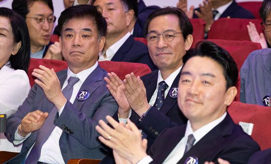 민주당 창당 70주년 기념식 찾은 대통령비서실