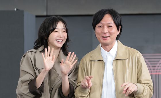 관객과 소통하는 김다미와 김병우 감독