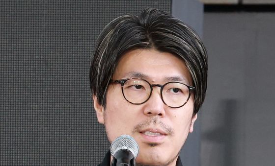 인사말 하는 카와무라 켄키 감독