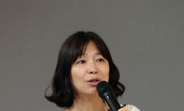 인공지능, 블록체인 기반 반려동물 펫테크 관련 설명하는 한수연 대표