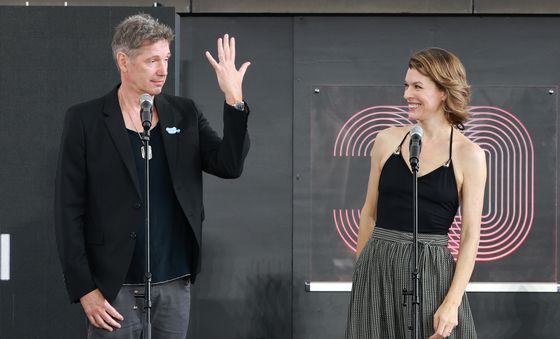 '커플링 낀' 폴 앤더슨·밀라요뵤비치, 일과 사랑을 동시에