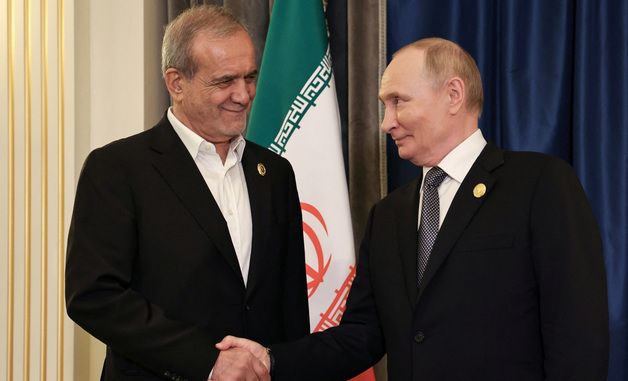 [포토] 악수하는 푸틴과 이란의 페제시키안