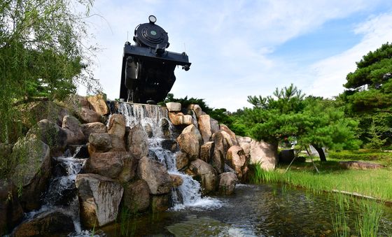 포항 철길 숲 인공 폭포