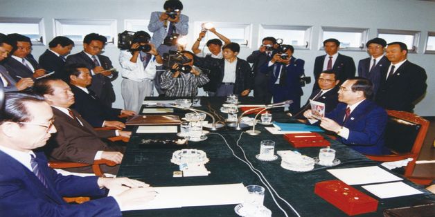 통일부, 남북대화 사료집 공개…UN가입문제 관련 제2차 남북 실무대표접촉 모습