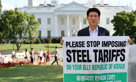 이강덕 시장 美 백악관 앞 1인 시위