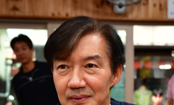 지역 민심 청취하는 조국 원장