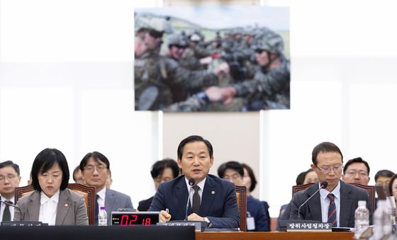 국방위 출석한 이두희 차관 '한미 방위비 분담은?'