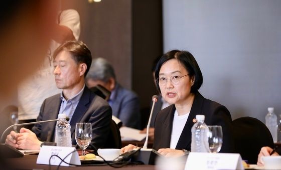 인사말하는 한성숙 중소벤처기업부 장관