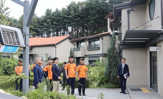 숙박시설 점검하는 김재병 경기도소방재난본부장