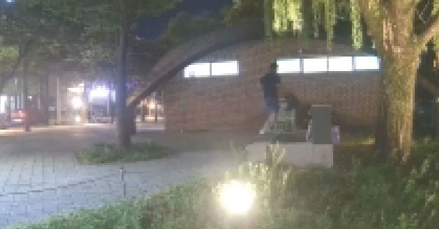 대구 수성못서 검은색 가방에 K-2소총 든 30대 육군 교관