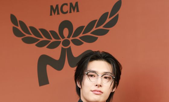 에이티즈 민기, 멋쟁이 안경오빠