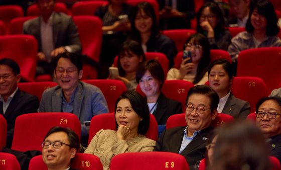 이재명 대통령 부부, 부산국제영화제 공식상영작 관람