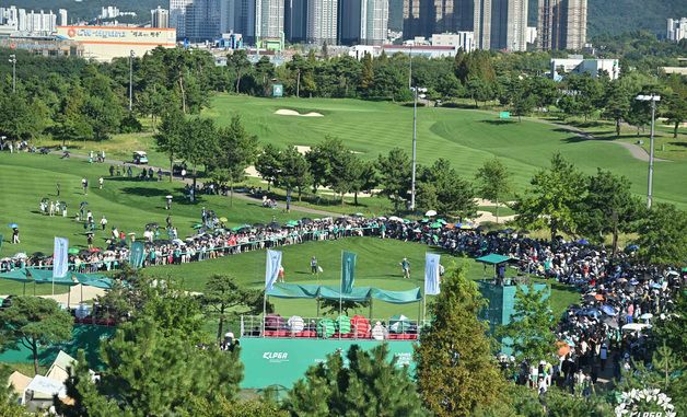 수많은 갤러리 몰린 '하나금융그룹 챔피언십'