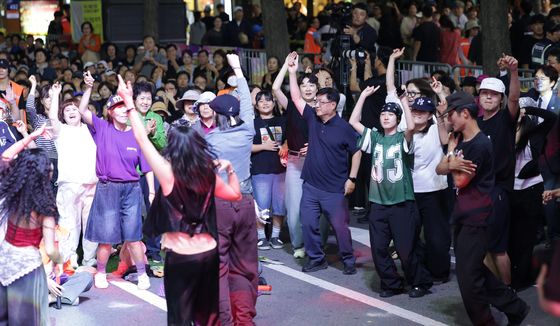 '댄싱 노원' 춤추는 김성환 장관