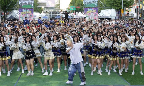 팝핀현준, 댄싱노원 참가자들과 함께