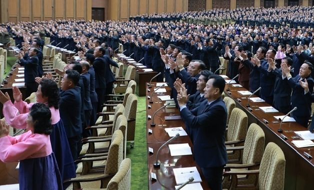 김정은 "시간은 우리 편…핵무력 정책에 관한 기본법 수호할 것"