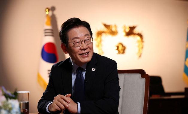 [포토]방미 앞두고 외신과 인터뷰하는 이재명 대통령