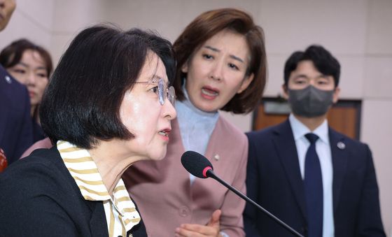 檢개혁 청문회 충돌하는 추미애·나경원