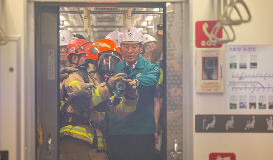 재난대응 안전한국훈련 지켜보는 오세훈 시장